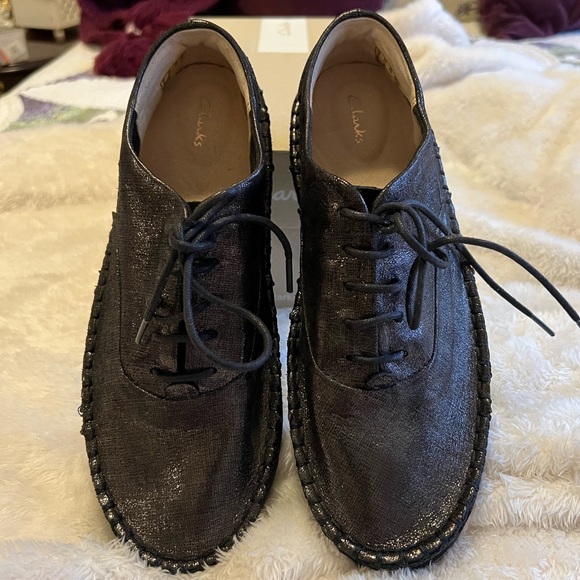 CLARKS Damara Ava Black Metallic Stitched Oxfords - Picture 2 of 9